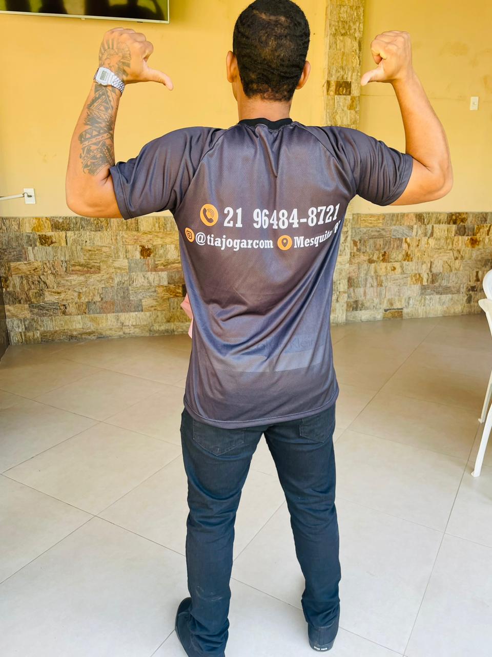 Uniforme da Jô Garçons com WhatsApp (21) 96484-8721 e Instagram @tiajogarcom