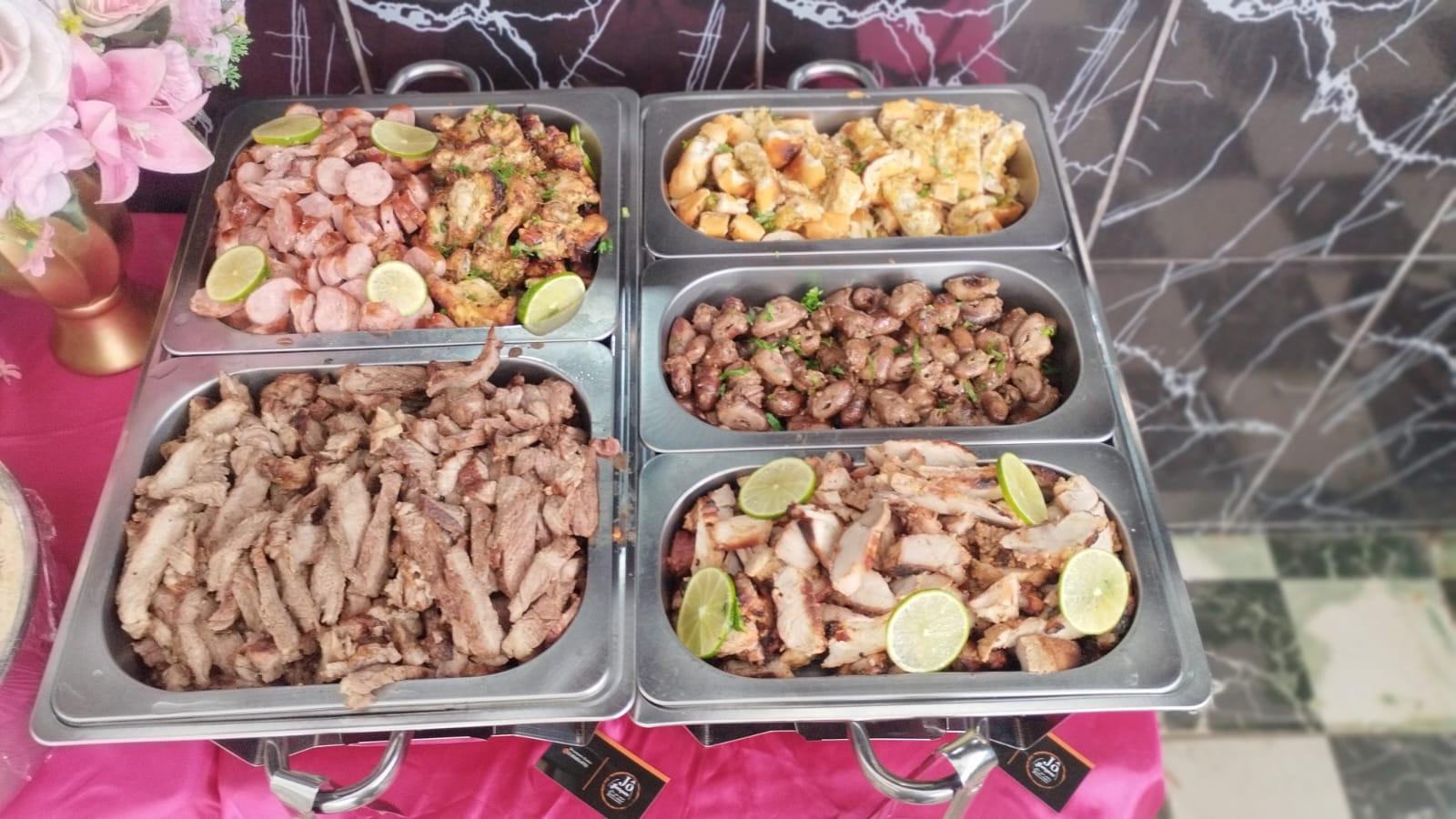 Rechauds de churrasco com cartão Jô Garçons